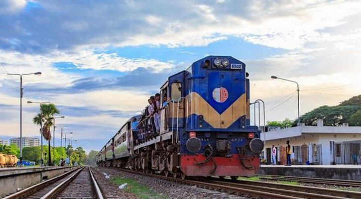 ১০ মিনিটেই শেষ ট্রেনের আগাম টিকিট